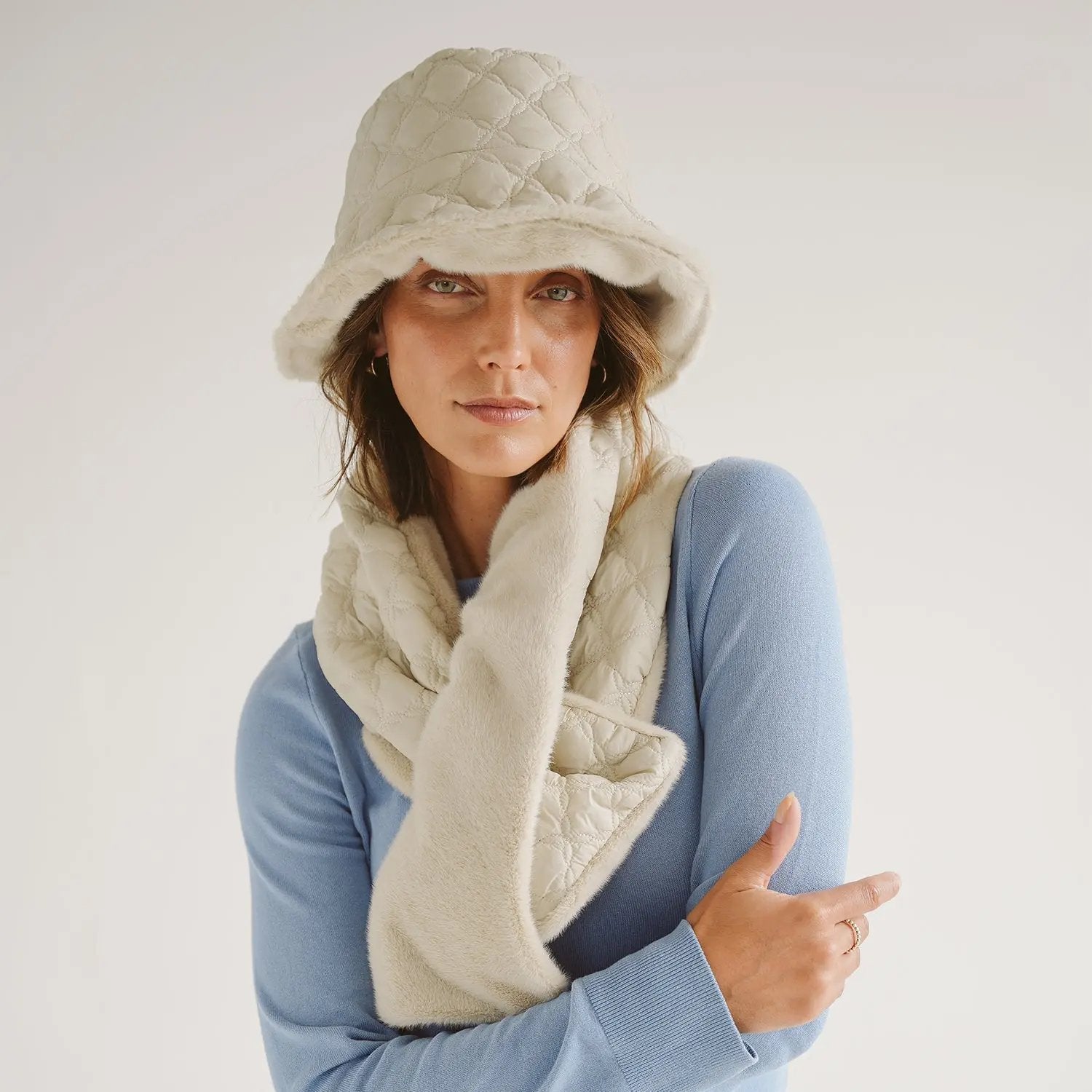 Frosty Bucket & Scarf (Set)